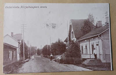 Oulainen, Oulaisten Kirjakaupan seutu, lapsia tiellä p. 1922