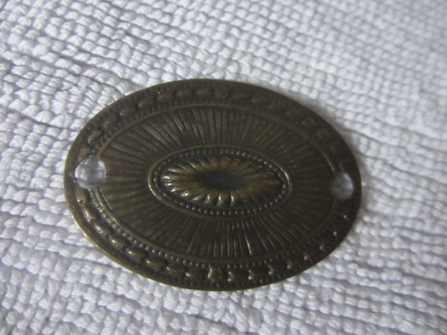 Ompelumerkki / Merkki metallia soikea 3 x 4,5 cm