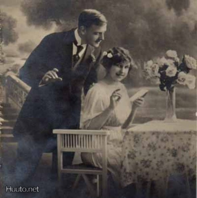 RAKKAUS / Tyttö puutarhapöydän ääressä ja mies. 1910-l.