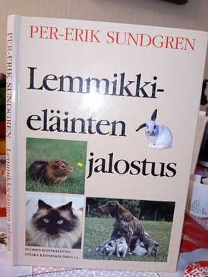 Sundgren : Lemmikkieläinten jalostus  ( SIS POSTIKULU  )