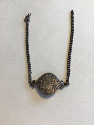 Hopea ketju,813,vuodesta 1929,(ketjun lukko rikki)