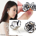 0391 .. Fashion Elegant Black & White Rose .. Korvakorut - pikkukuva 1
