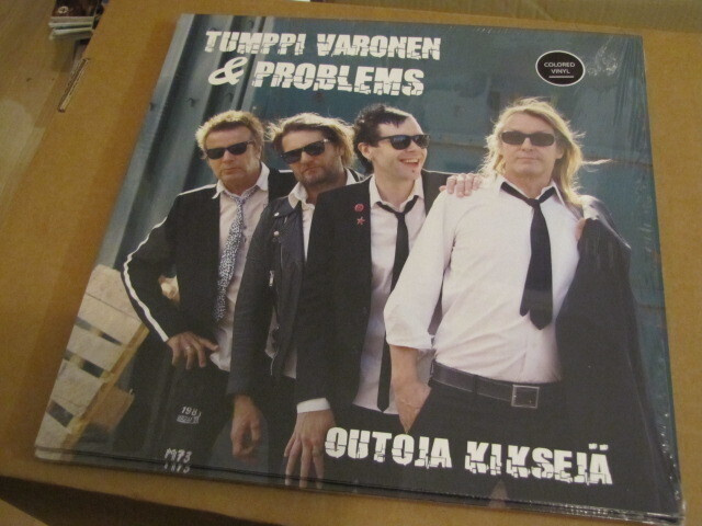 Tumppi Varonen & Problems outoja kiksejä lp muoveissa