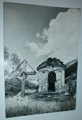 Muistomerkki laaksossa. GOMS Ulrichen, p. 1957 + el Suomeen