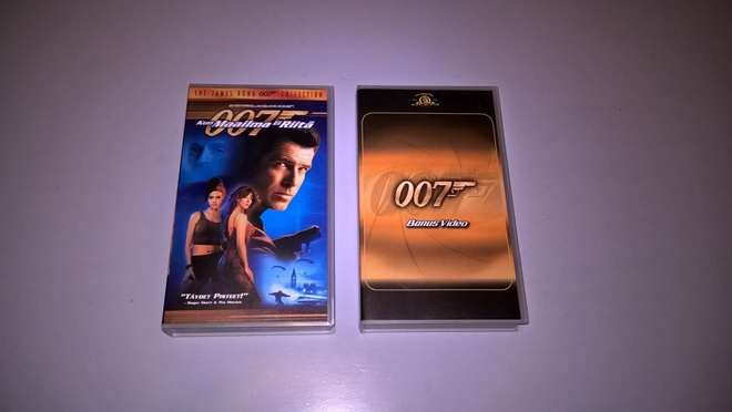 VHS - Bond 007 - Uudet kasetit 2 kpl