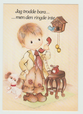 Poika puhelimessa , koira seurana