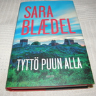 Sara Blaedel Tyttö puun alla -sid - pikkukuva 1