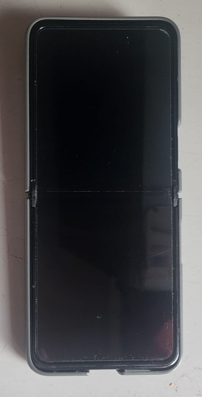 Motorola razr 50 varaosiksi