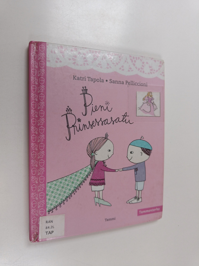 Katri Tapola ym. : Pieni prinsessasatu