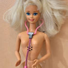 Dr Barbie - pikkukuva 4