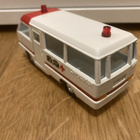Isuzu ambulanssi pienoismalli. Made in Japan. Tomica Dandy - pikkukuva 2