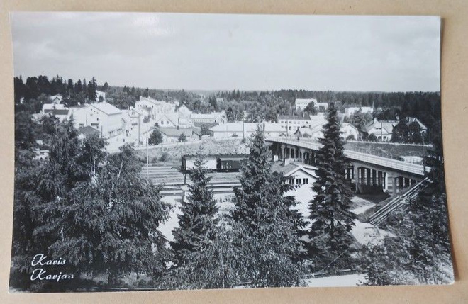Karjaa, ratapiha, junavaunut, silta, taajamaa, vkpk, ei p.