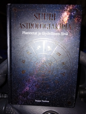 Tanhua :  Suuri astrologiakirja ( SIS POSTIKULU)