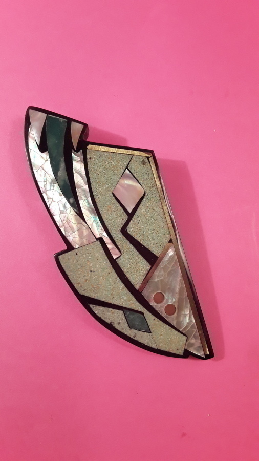 ART DECO tyylinen HELMIÄIS / LAKKApuu RINTAKORU.1980 Abalon