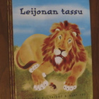 Tittamari Marttinen (suom.): Leijonan tassu - pikkukuva 1