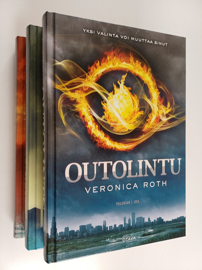 Veronica Roth : Outolintu 1-3 : Outolintu ; Kapinallinen ...