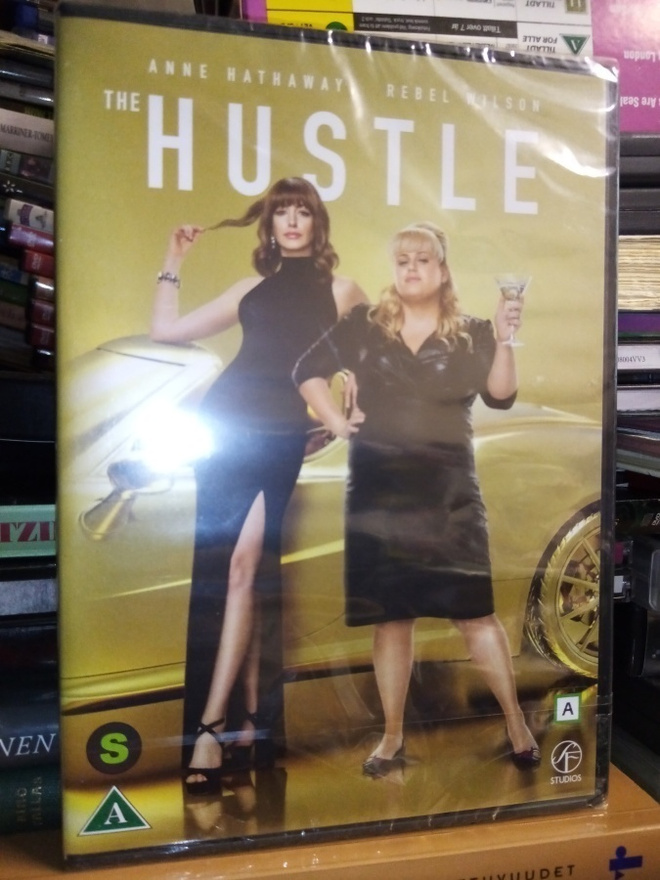 DVD : THE HUSTLE ( UUSI) SIS POSTIKULU