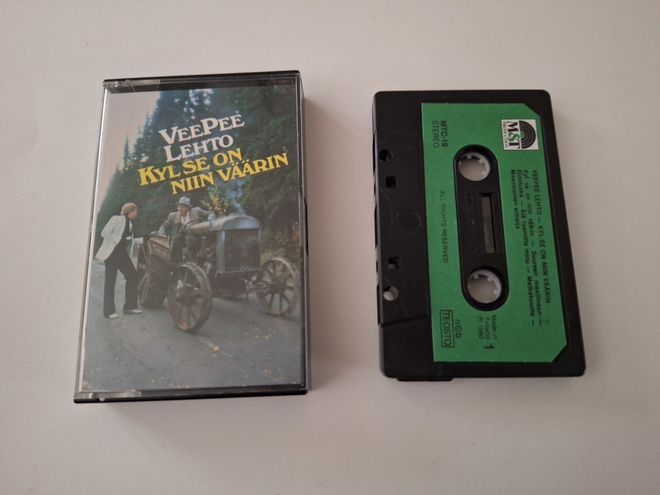 VeePee LEHTO - KYL SE ON NIIN VÄÄRIN c-kasetti