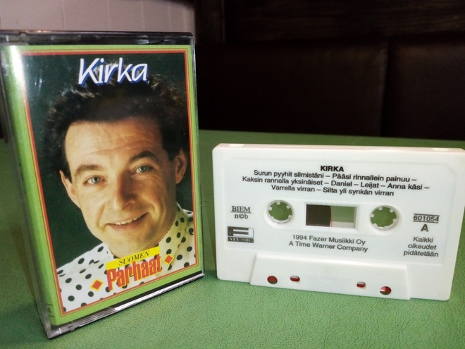 C-KASETTI KIRKA :  SUOMEN PARHAAT ( SIS POSTIKULU)