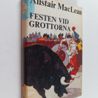 Alistair MacLean : Festen vid grottorna - pikkukuva 1