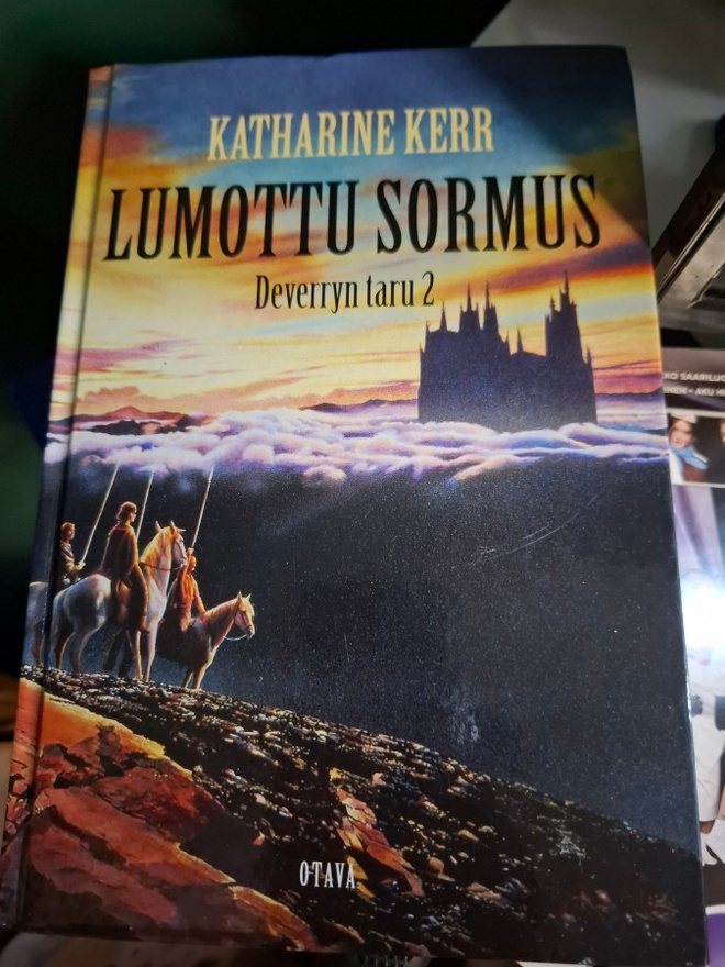Katharine Kerr Lumottu sormus