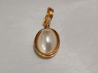 Emaloitu Cabouchon gold plated riipus