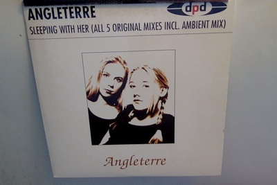 ANGLETERRE  ::   SLEEPING WITH HER   ::   CD  SINGLE    1995