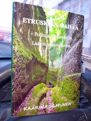 Silmunen : Etruskien mailla ( SIS POSTIKULU  )