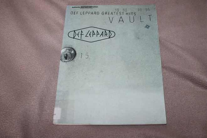 (kpoisto) Def Leppard - Vault Guitar-Tab nuottikirja