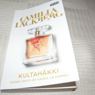 Camilla Läckberg Kultahäkki  -pok - pikkukuva 1