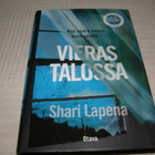 Shari Lapena Vieras talossa  -sid - pikkukuva 1