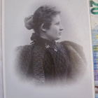 VANHA Kabinetti Valokuva KOMEA Nainen UPEAT Vaatteet 1900-l - pikkukuva 1