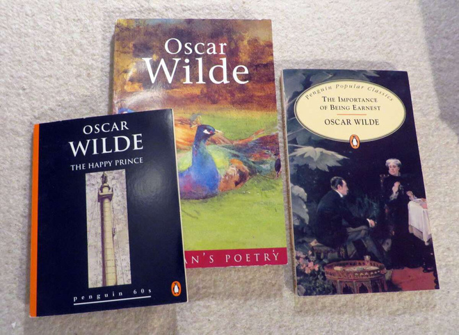 OSCAR WILDE: Kolme pikku kirjaa (Englanninkieliset)