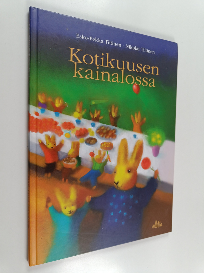 Esko-Pekka Tiitinen : Kotikuusen kainalossa