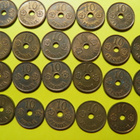 10 pennin reikärahat , 1943, -42 ja 41 - pikkukuva 1