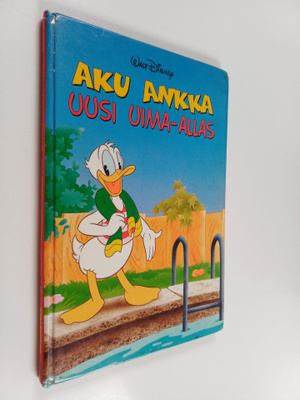 Ilkka (suomennos) Salama : Aku Ankka : uusi uima-allas : ...