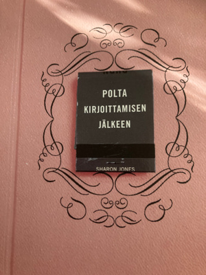 SHARON STONE: POLTA KIRJOITTAMISEN JÄLKEEN