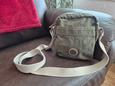 Kipling vihreä laukku