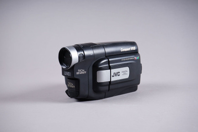 1049. JVC GR-FXM15 VHS-C videokamera.