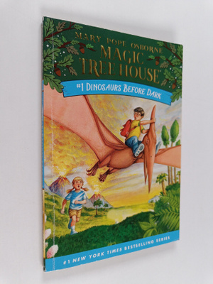 Mary Pope Osborne : Dinosaurs before dark