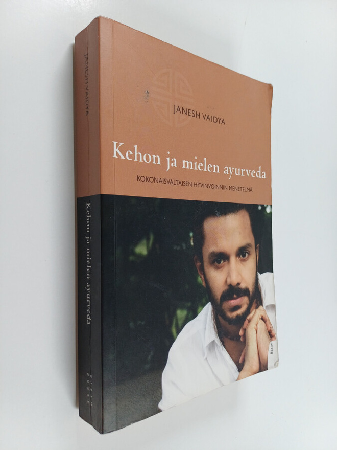 Janesh Vaidya : Kehon ja mielen ayurveda : kokonaisvaltai...