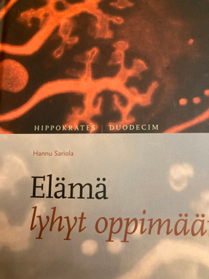 HANNU SARIOLA: ELÄMÄ - LYHYT OPPIMÄÄRÄ