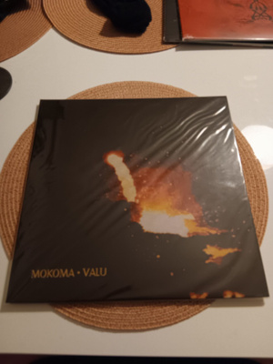 Mokoma - Valu 2022 LP. Tehdasmuoveissa.