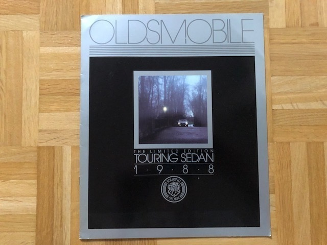 Esite Oldsmobile Touring Sedan 1988