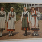 Leidit kansanpuvuissa, väripk, p. 1943 - pikkukuva 1