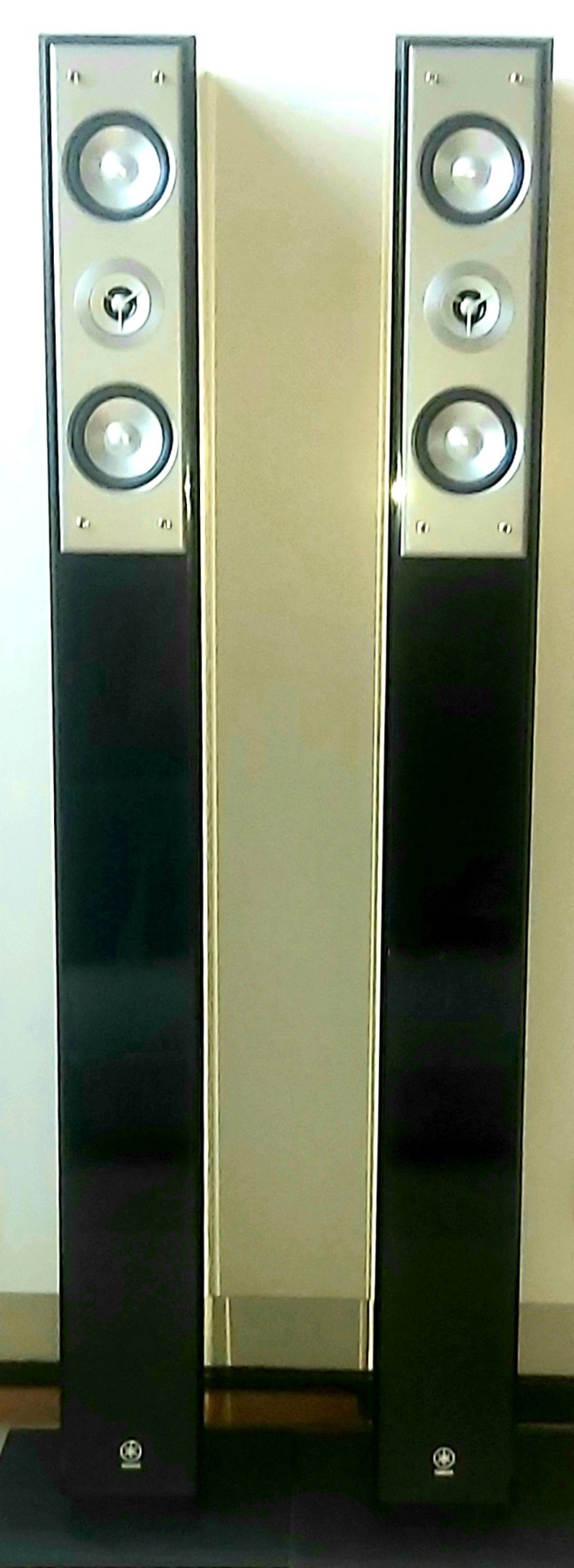 YAMAHA Kaiuntinsetti /2×NS-F210 / 2×NS-B210