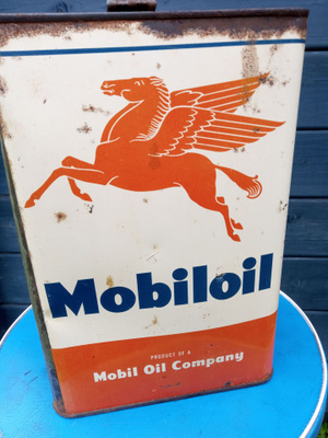 Vanha Mobiloil kanisteri