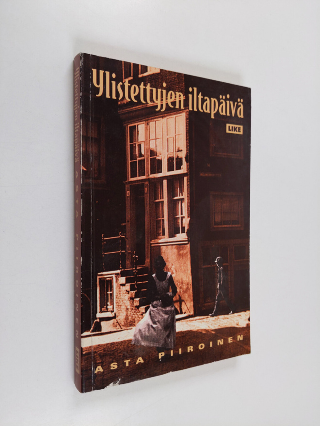 Asta Piiroinen : Ylistettyjen iltapäivä