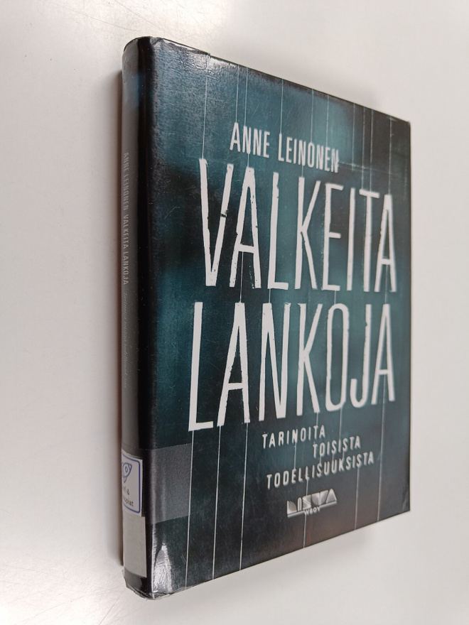 Anne Leinonen : Valkeita lankoja : tarinoita toisista tod...