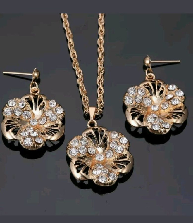 1700 .. 9k Kulta Duble Crystal Korvakorut / Kaulakoru